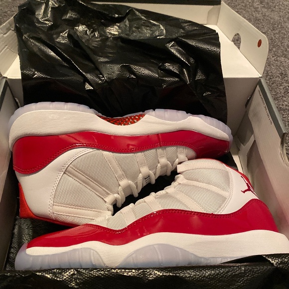 Air Jordan 11 Retro (7GS) - Picture 1 of 4